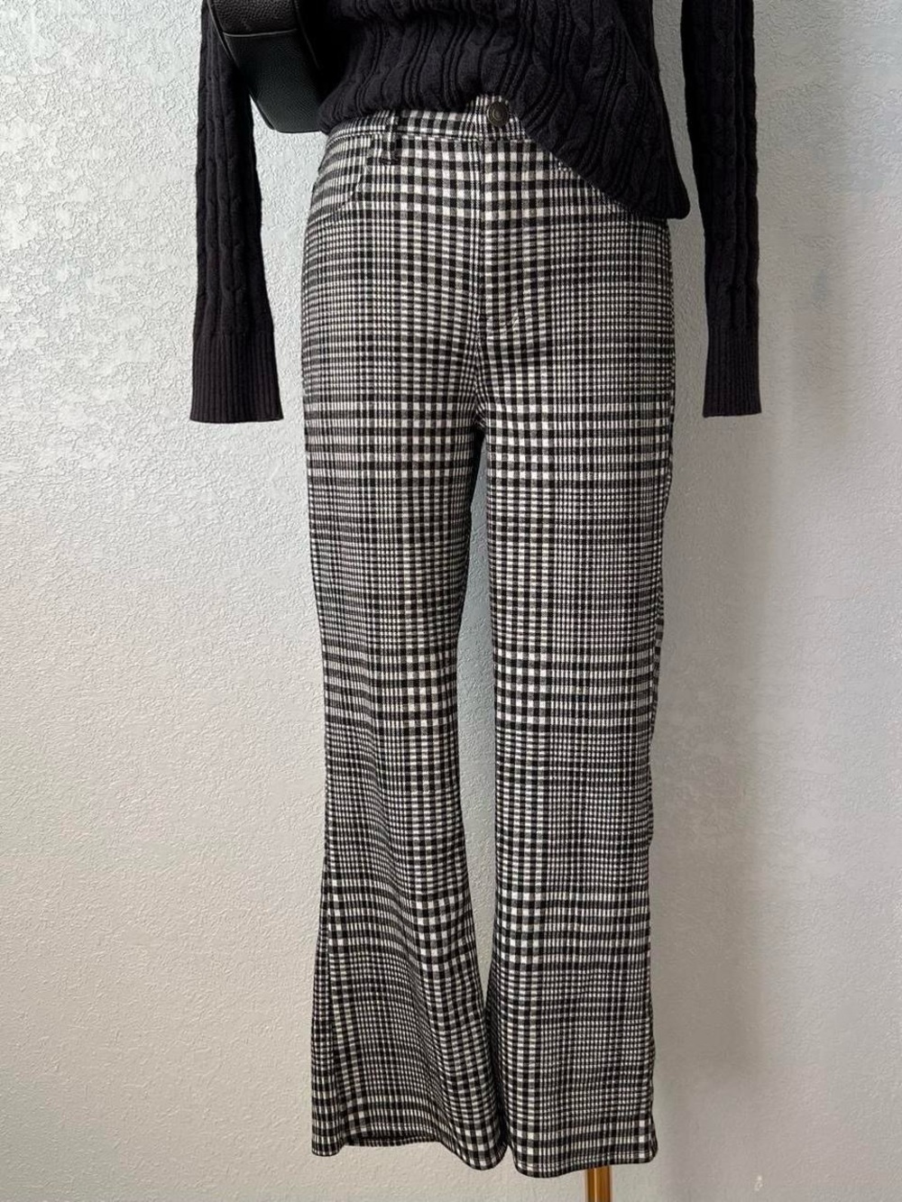 American Eagle Outfitters B&W Plaid cropped Pants